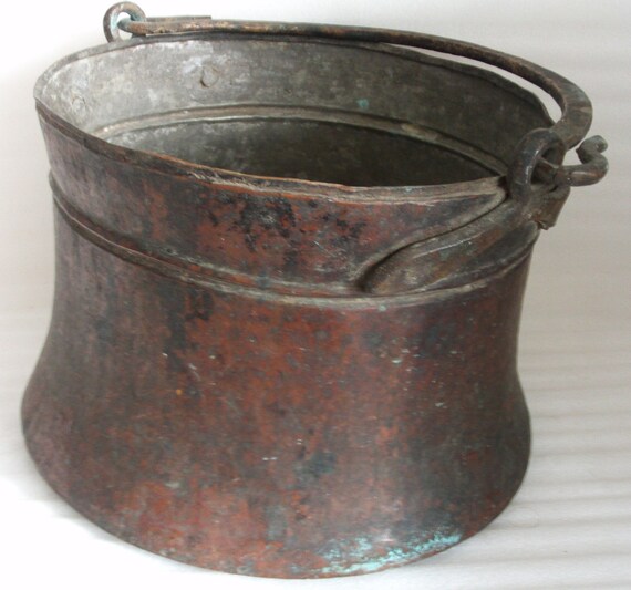 Vintage Turkish copper CAULDRON PRIMITIVE antique pail. Large