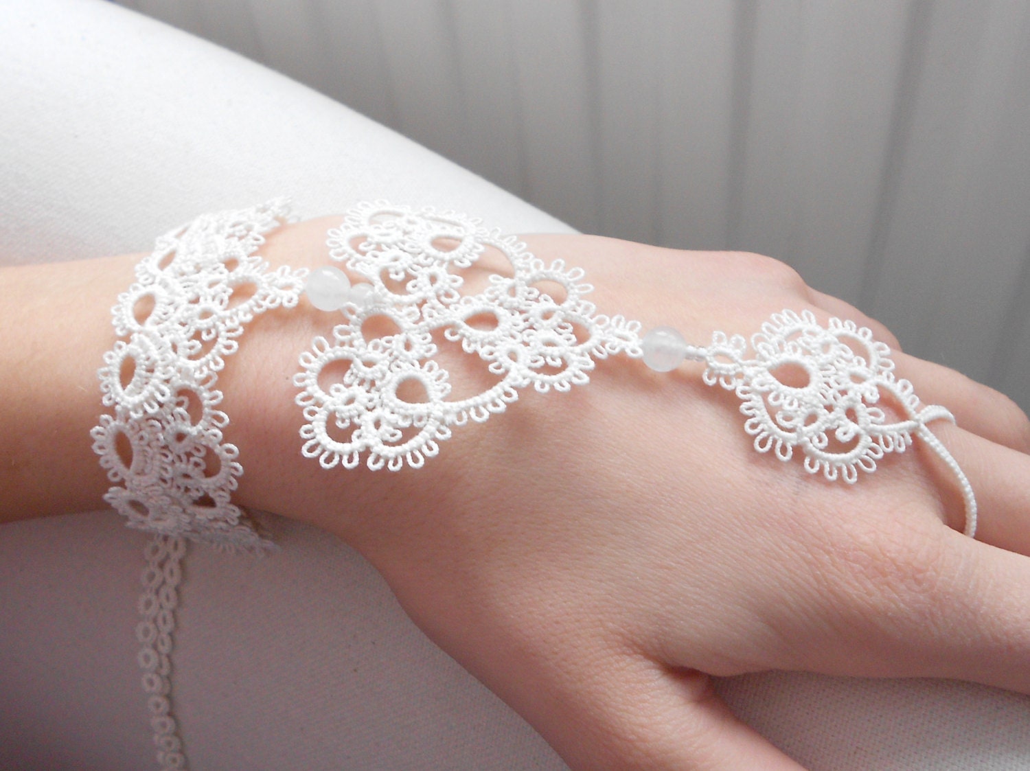 Heart lace cuff bracelet ivory Sweetheart