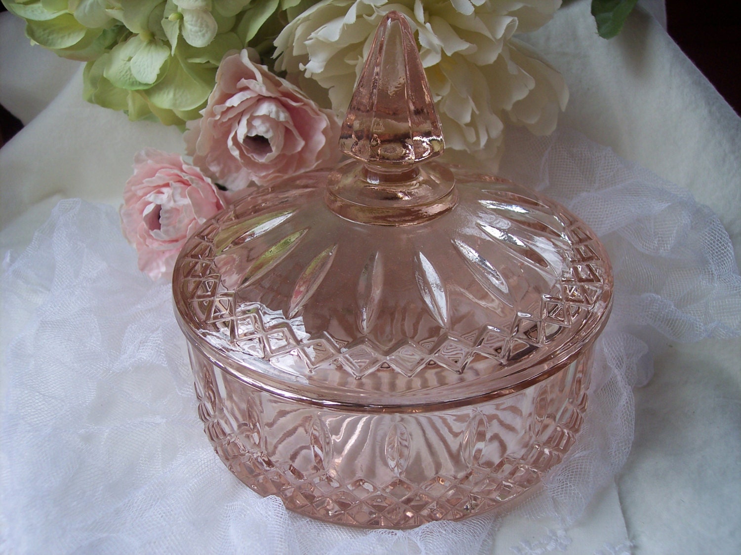 VINTAGE PINK GLASS Candy Dish for your Desk Candy by Sparklingwren