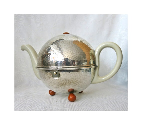 WMF Bauhaus teapot hammered Decor with Hutschenreuther teapot
