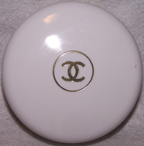 Items similar to Vintage 60's Powder Chanel Bath Powder Perfumed