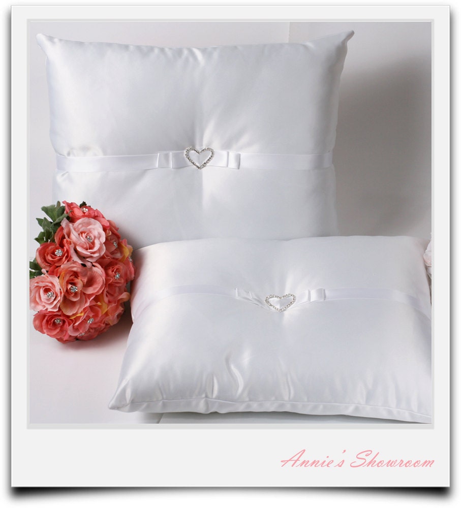 A set of Wedding Kneeling Pillow Heart Rhinestone Buckle