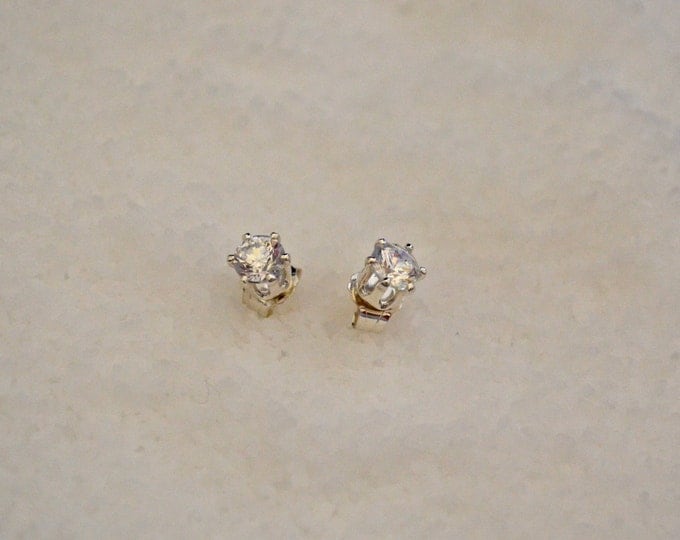 White Diamond Stud Earrings, Russian Simulated, AAAAA rated, set in Sterling E271