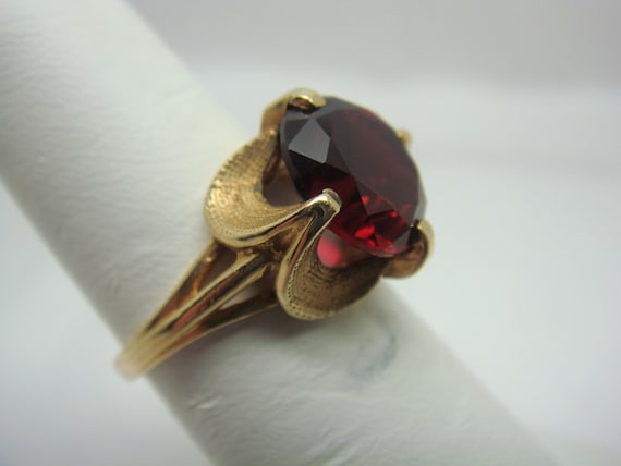 Vintage PSCO 10K Garland Motif Ring With Large Red Glass Faux