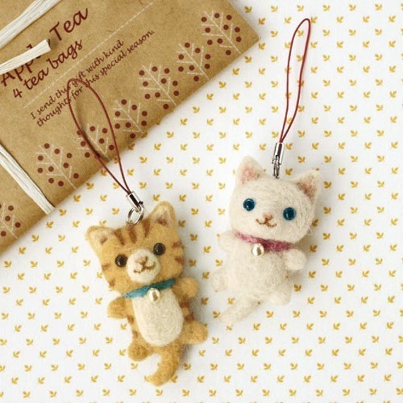 Items similar to Needle Felted Animal keychain cats Hamanaka Felt Kits