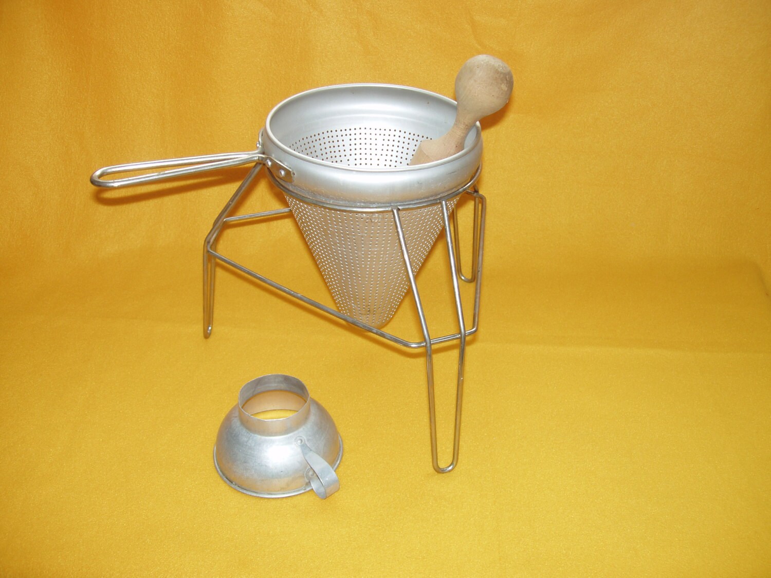 Vintage Juicer / Strainer Funnel Blue by WidhalmsCollectibles