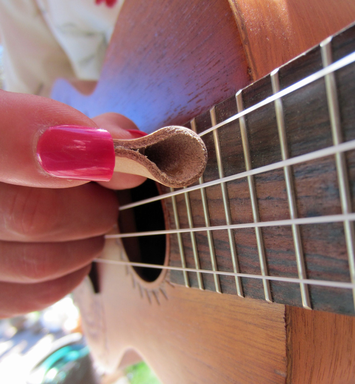 Ukulele Pick 1Pick Guitar Pick Ergonomic Leather by HonuPicks