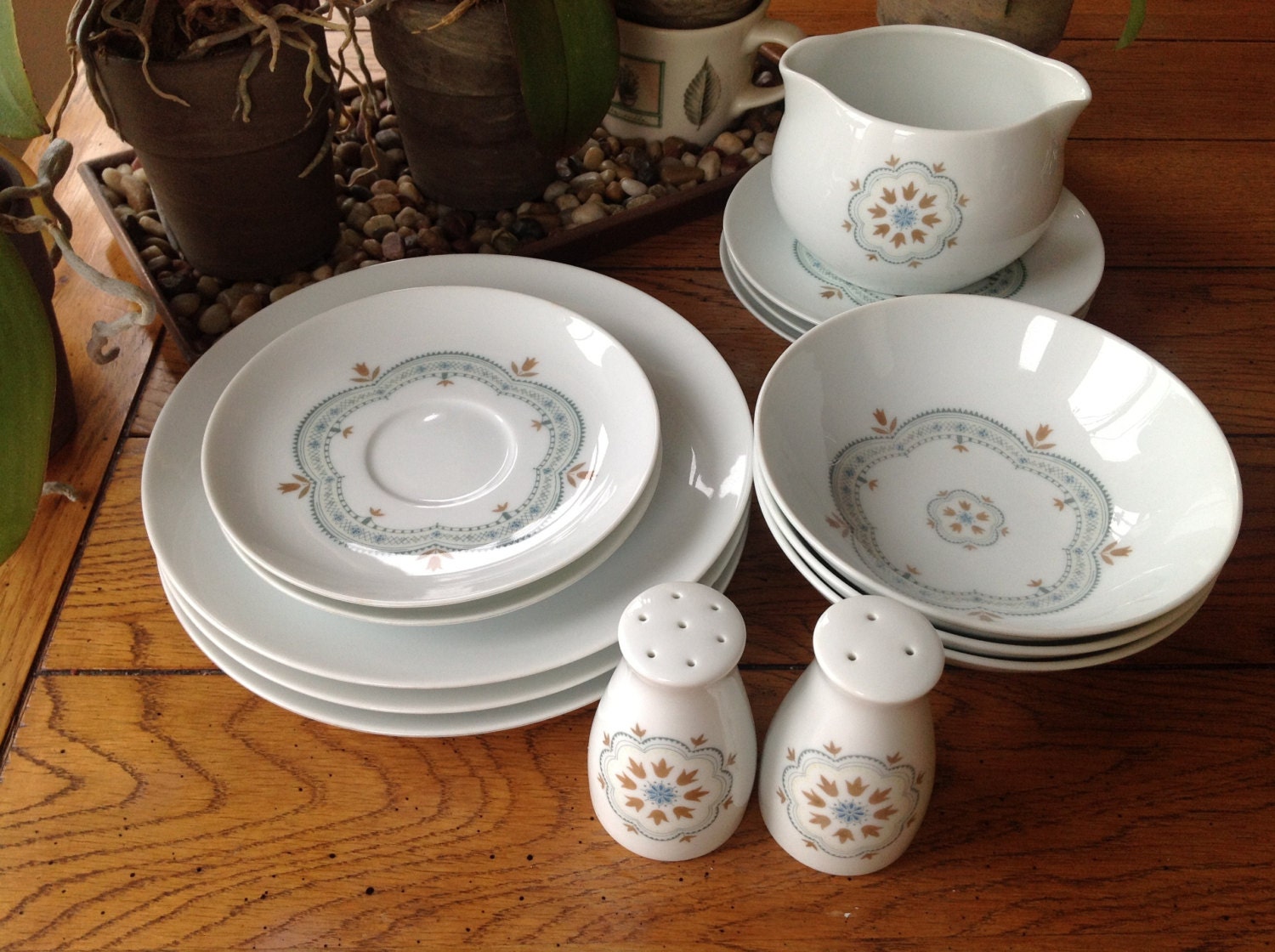 Set of Noritake Cook’n Serve china made in Japan Haute Juice