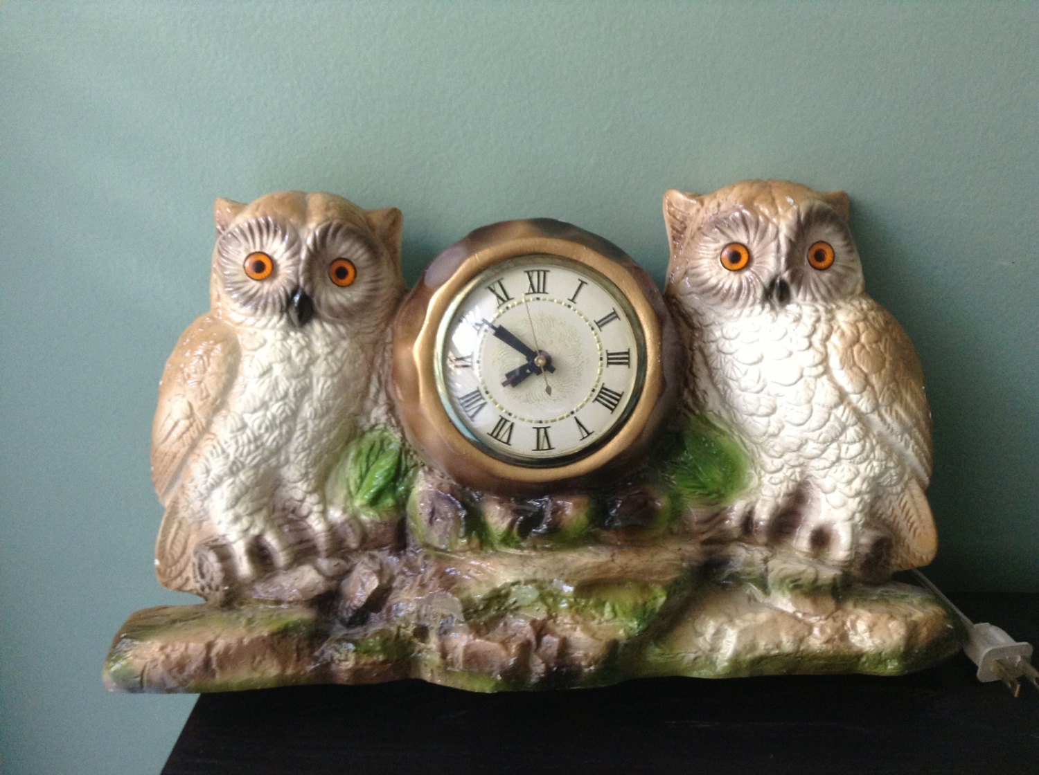 Vintage Owl Clock Lanshire Chalkware