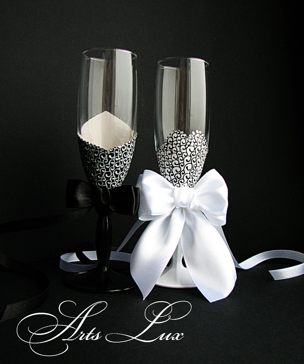 Champagne glasses for bride and groom
