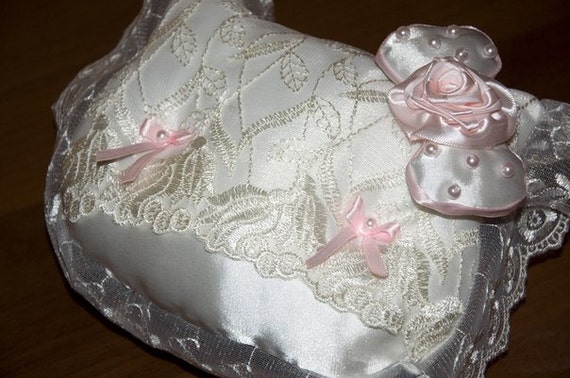 Hello kitty wedding ring pillow