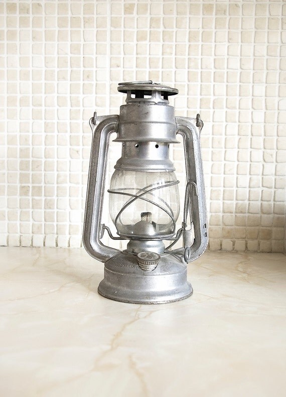 Vintage Oil Lamp Rustic Hurricane Barn Kerozene Paraffin Lamp