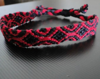Nightmares // geometric waves ring border friendship bracelet