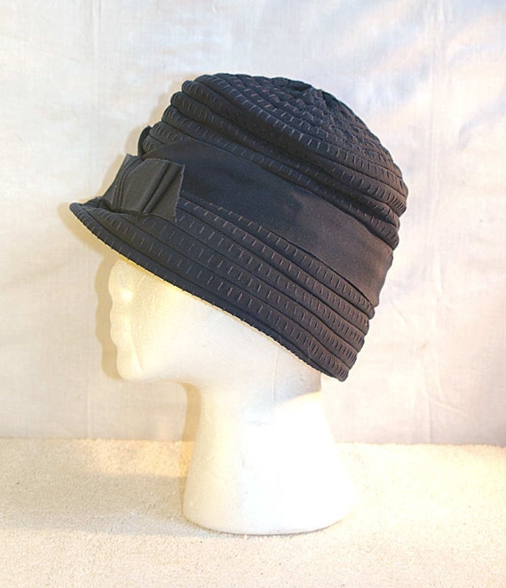 30s Womens Navy Cloche Hat with Ribbon Bow and by KickassStyle