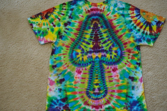 psychedelic mushroom tie dye
