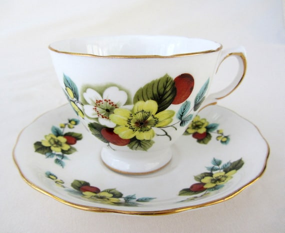 pattern 8222 china Royal Vintage China teacup and Saucer, Teacup saucer Vale and vintage Bone