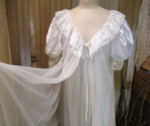 White Lace Vintage Negligee Peignoir set Tosca by funkomavintage