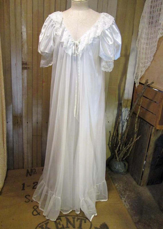 White Lace Vintage Negligee Peignoir Set Tosca Silky Sheer 6577