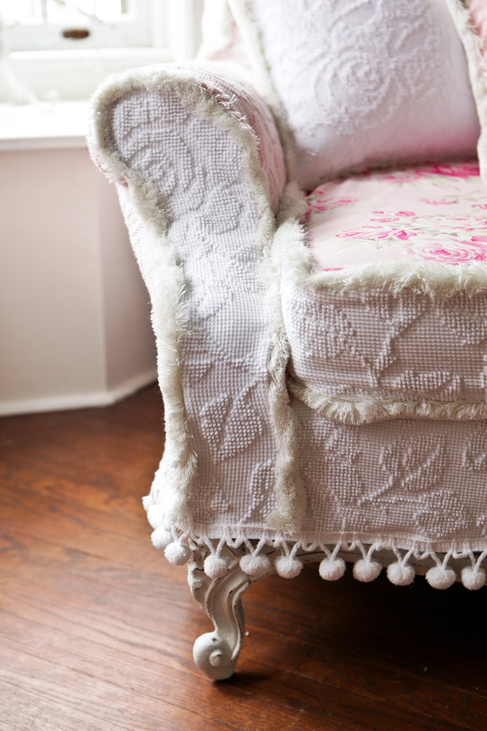 shabby chic couch sofa cottage white pink antique vintage