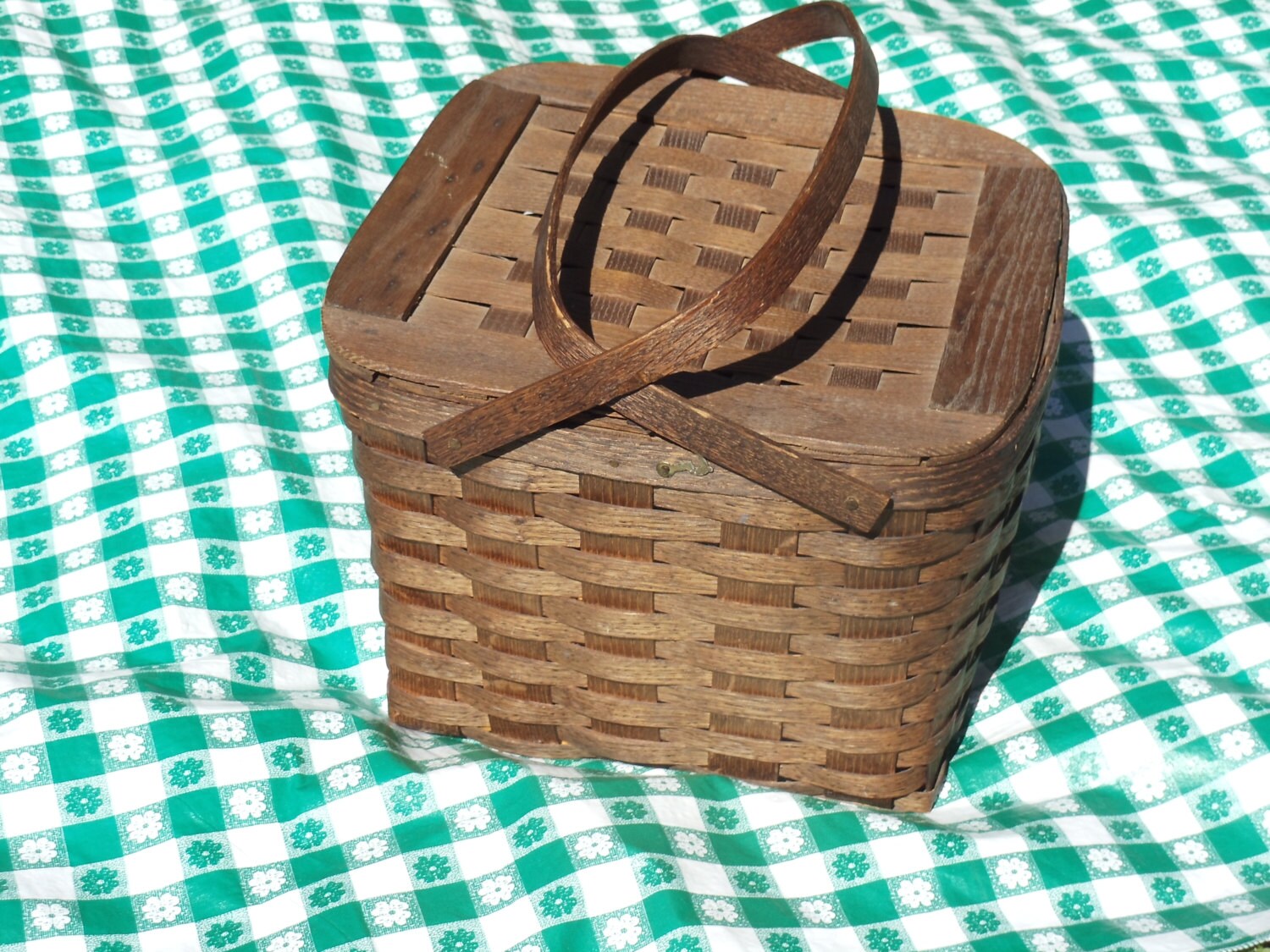 Vintage woven Peterboro Basket Co. picnic basket