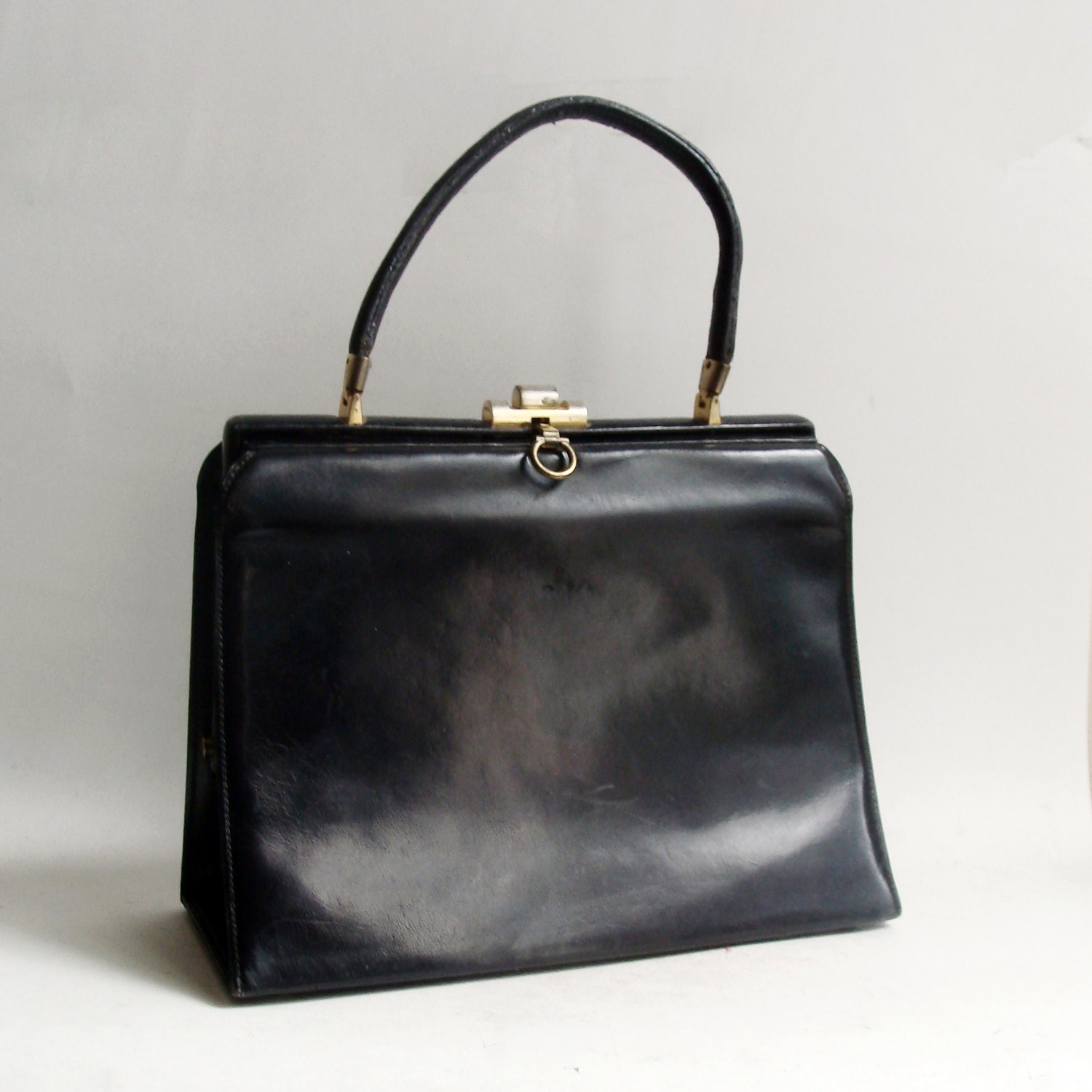 Gucci purse / vintage 1960s Gucci handbag / black leather