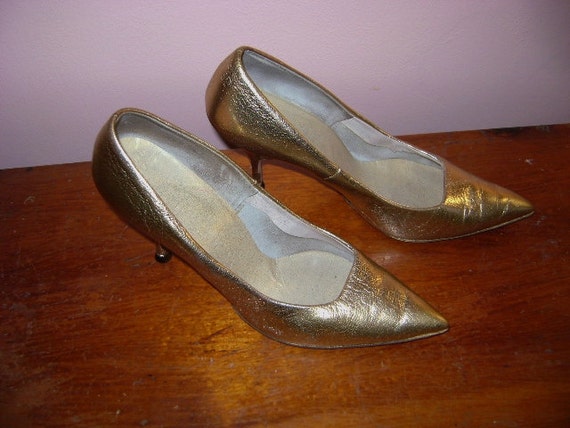 50s heels 1950s shoes vintage GOLD Metallic Vlv glam pointy