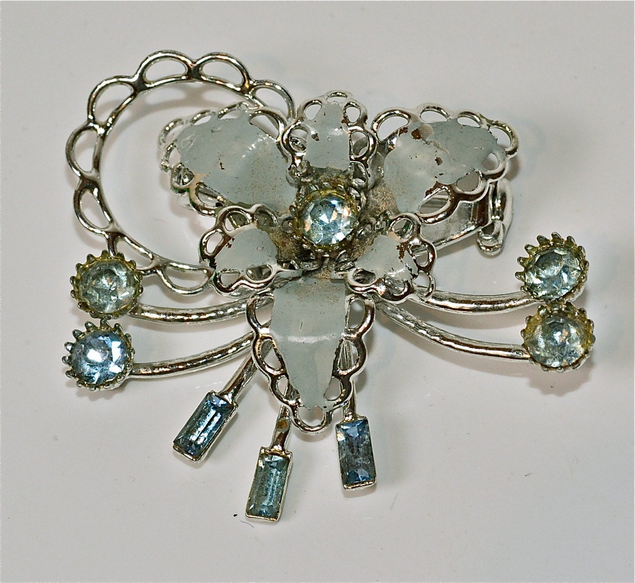 Vintage Brooch with Clear Oval Rhinestone