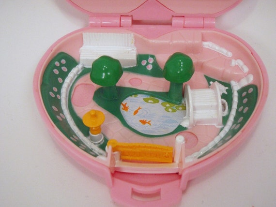 Polly Pocket Country Cottage Pastel Pink Heart Compact House