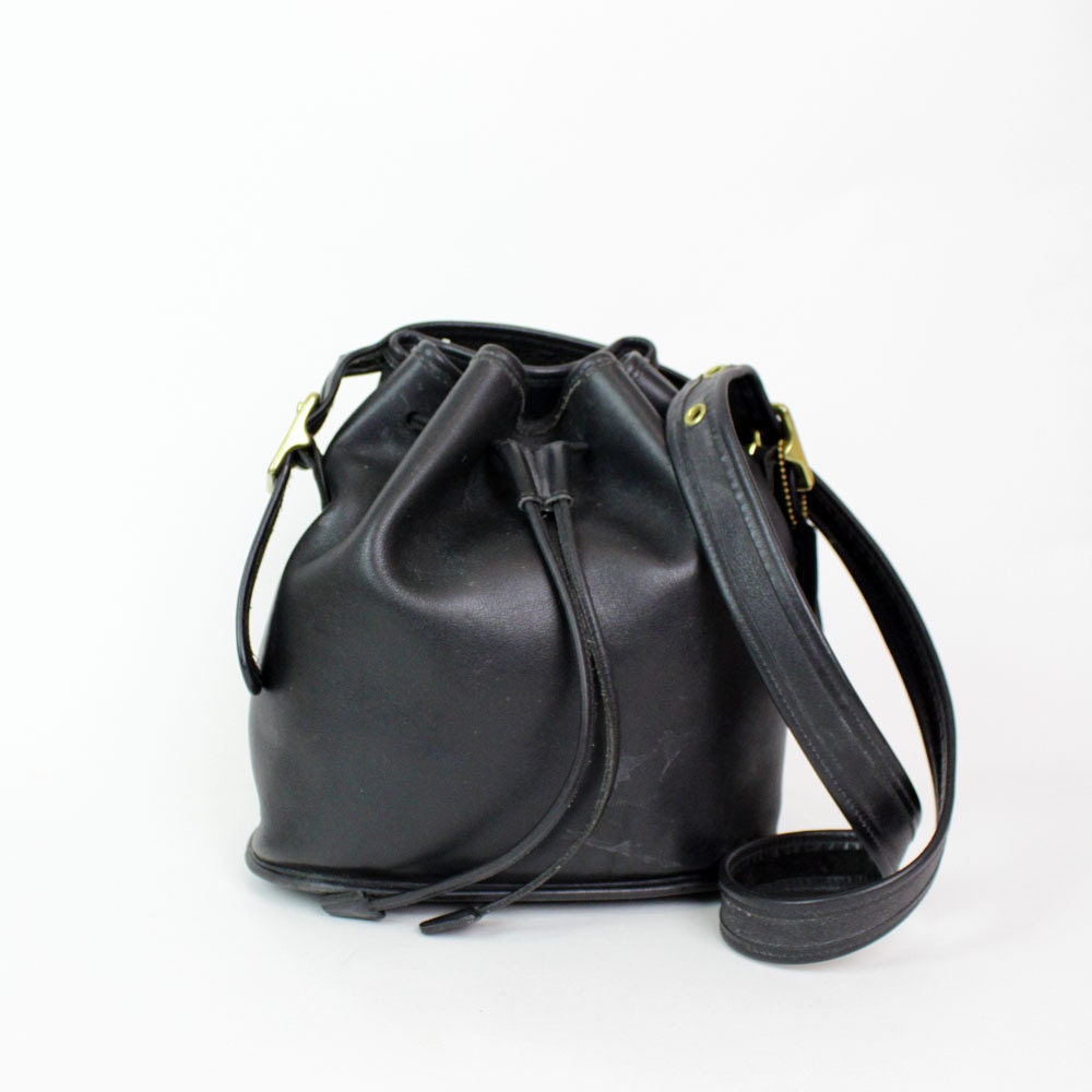 Coach bucket bag / black leather crossbody cinch bag