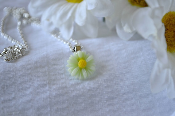 Mint Green Daisy Cabochon Necklace