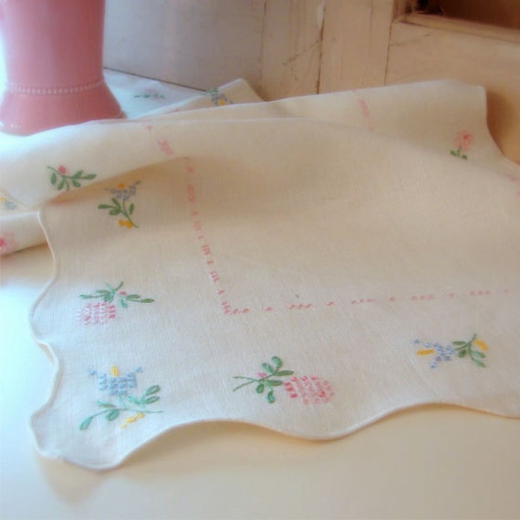 Cross-Stitch Vintage Linen Table Runner