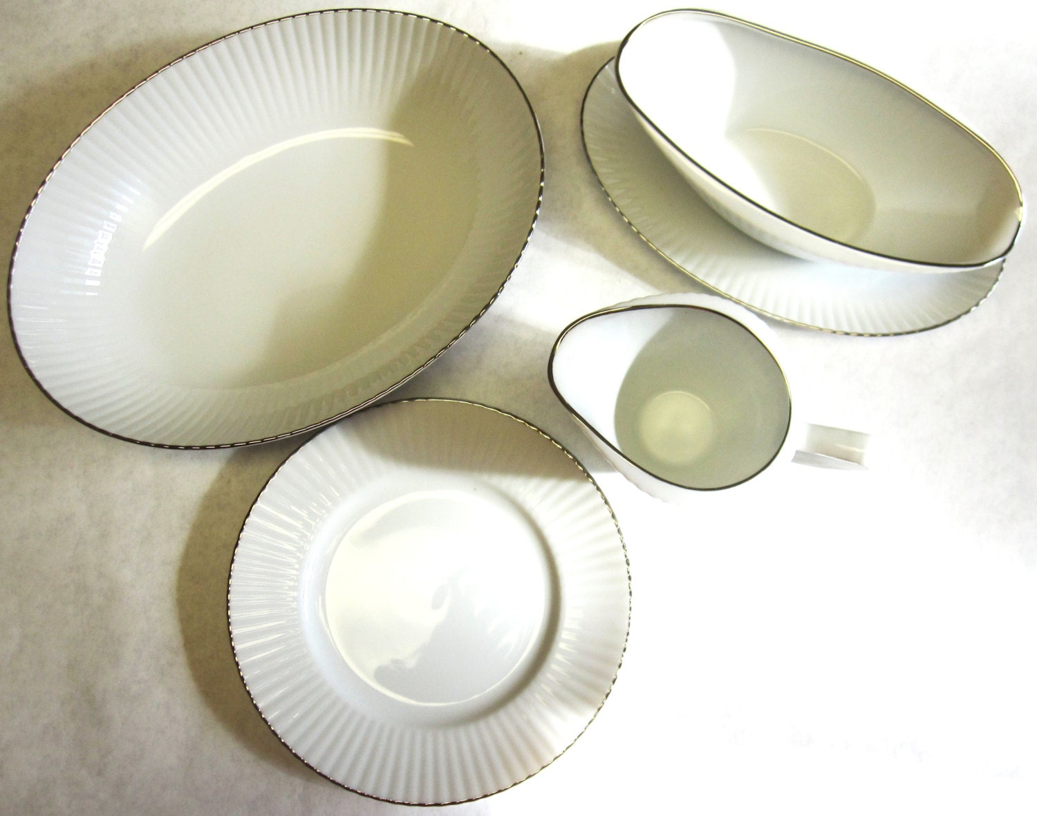 White Serving Dinnerware Trend Finesse Pattern Gravy Boat Creamer