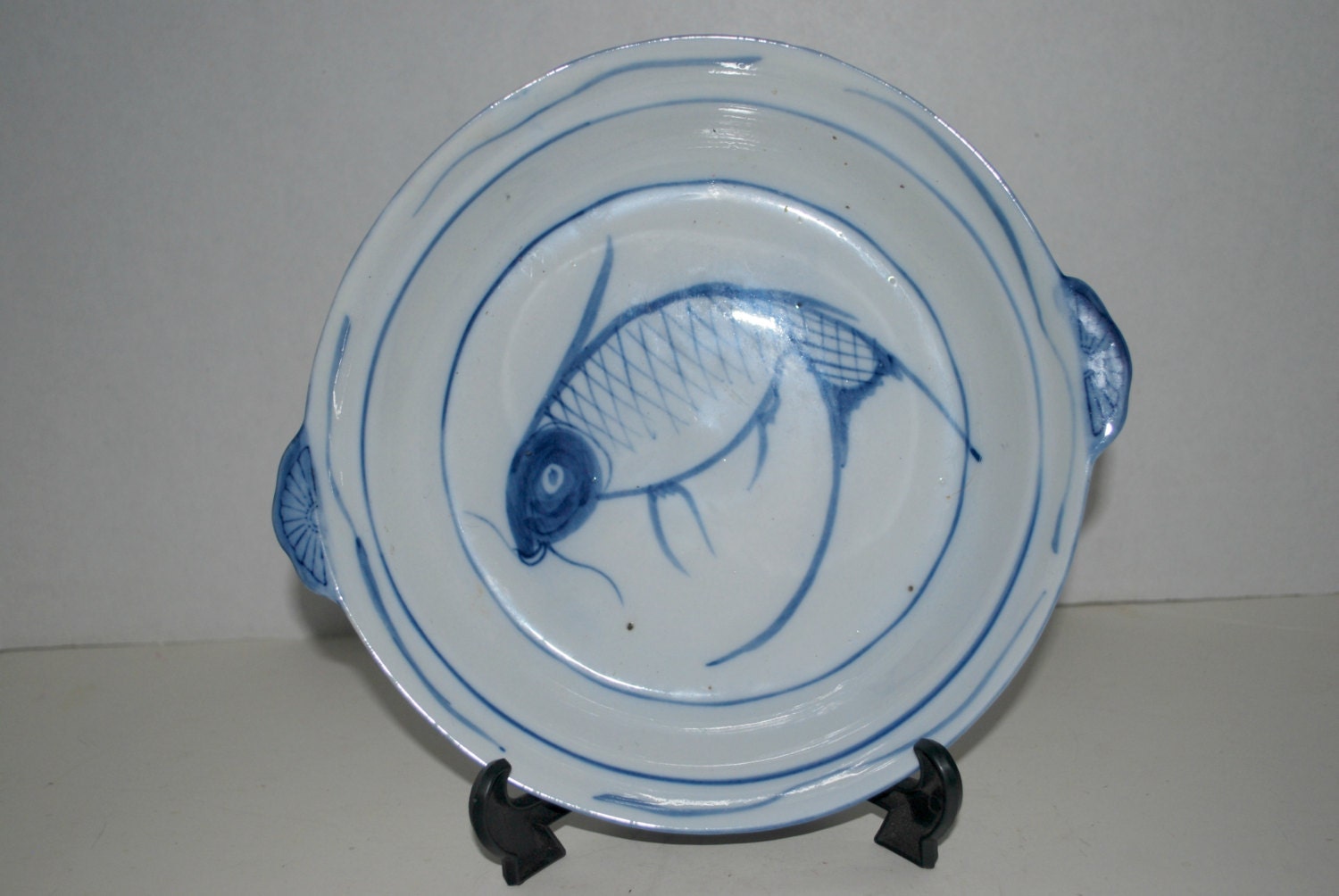 blue and white cat fish serving bowl hand painted bowl with handles Haute Juice