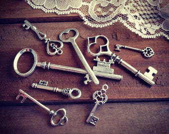 8 Pcs Skeleton Key Charms ANTIQUE SILVER Key Charm Victorian Key Charm Old Fashioned Key Charm Vintage Style Charm Jewelry Supplies (Y)