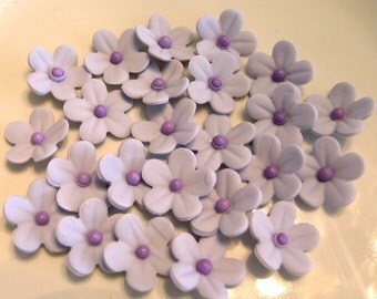 30 LAVENDER BLOSSOMS / Gum Paste Flowers / Edible Cake Topper and Cupcake Decorations