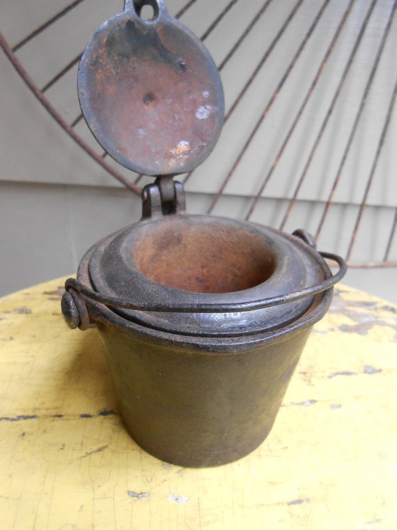Antique Fanner Mfg. Cast Iron Glue Pot with Ornate Lid
