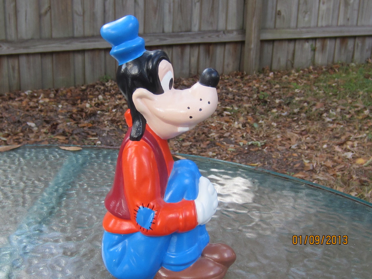 disney goofy garden statue