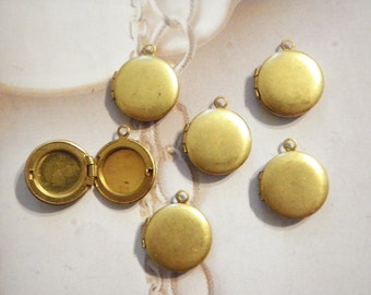6 Vintage Brass 13mm Round Lockets