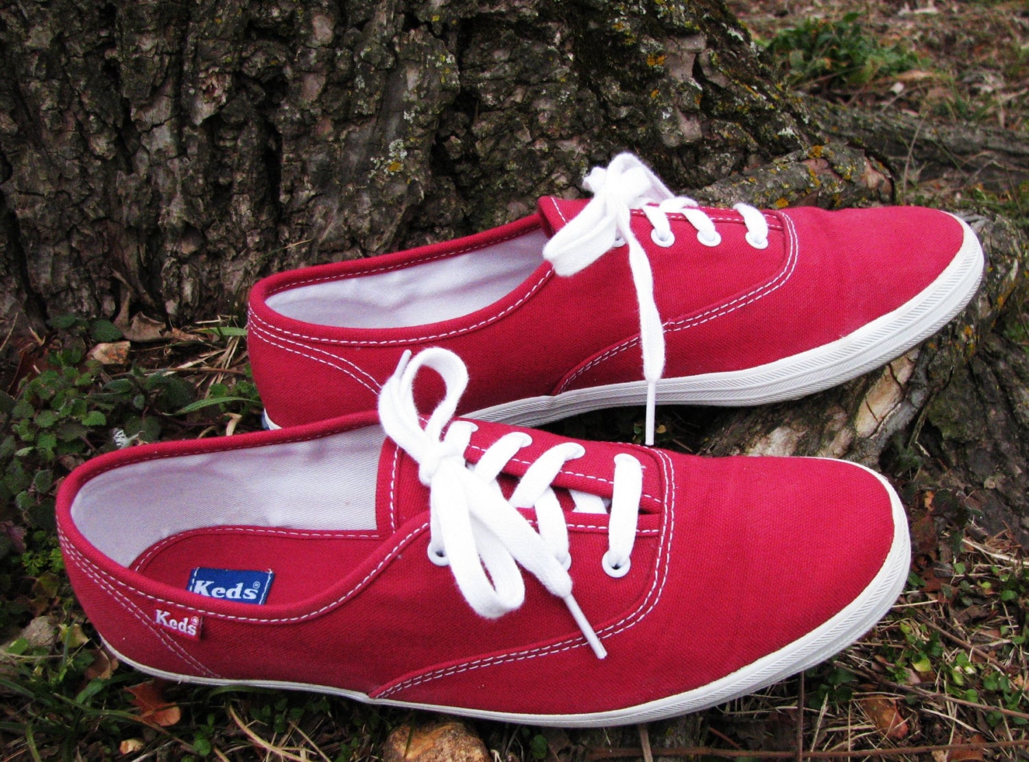 RED KEDS ladies size 8.5 bright cherry canvas tennis shoes
