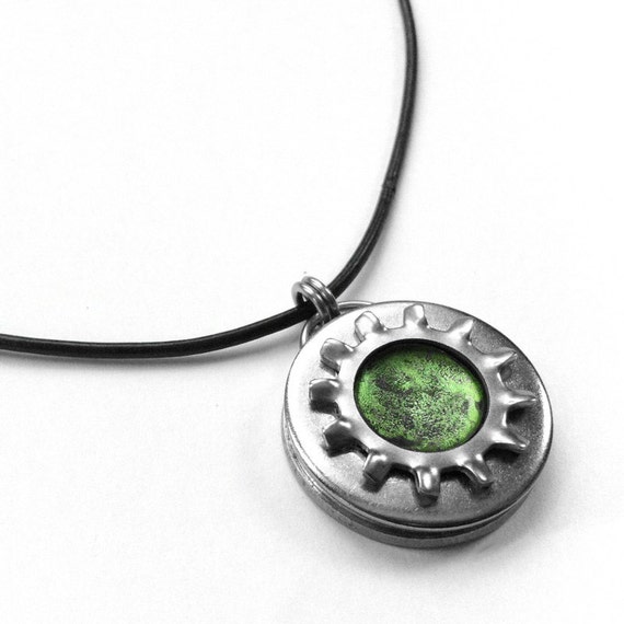 will a stainless steel necklace turn your neck green