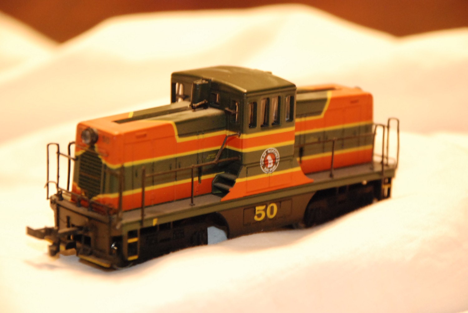 Bachmann Spectrum HO GE 44 Ton Switcher Great Northern 50