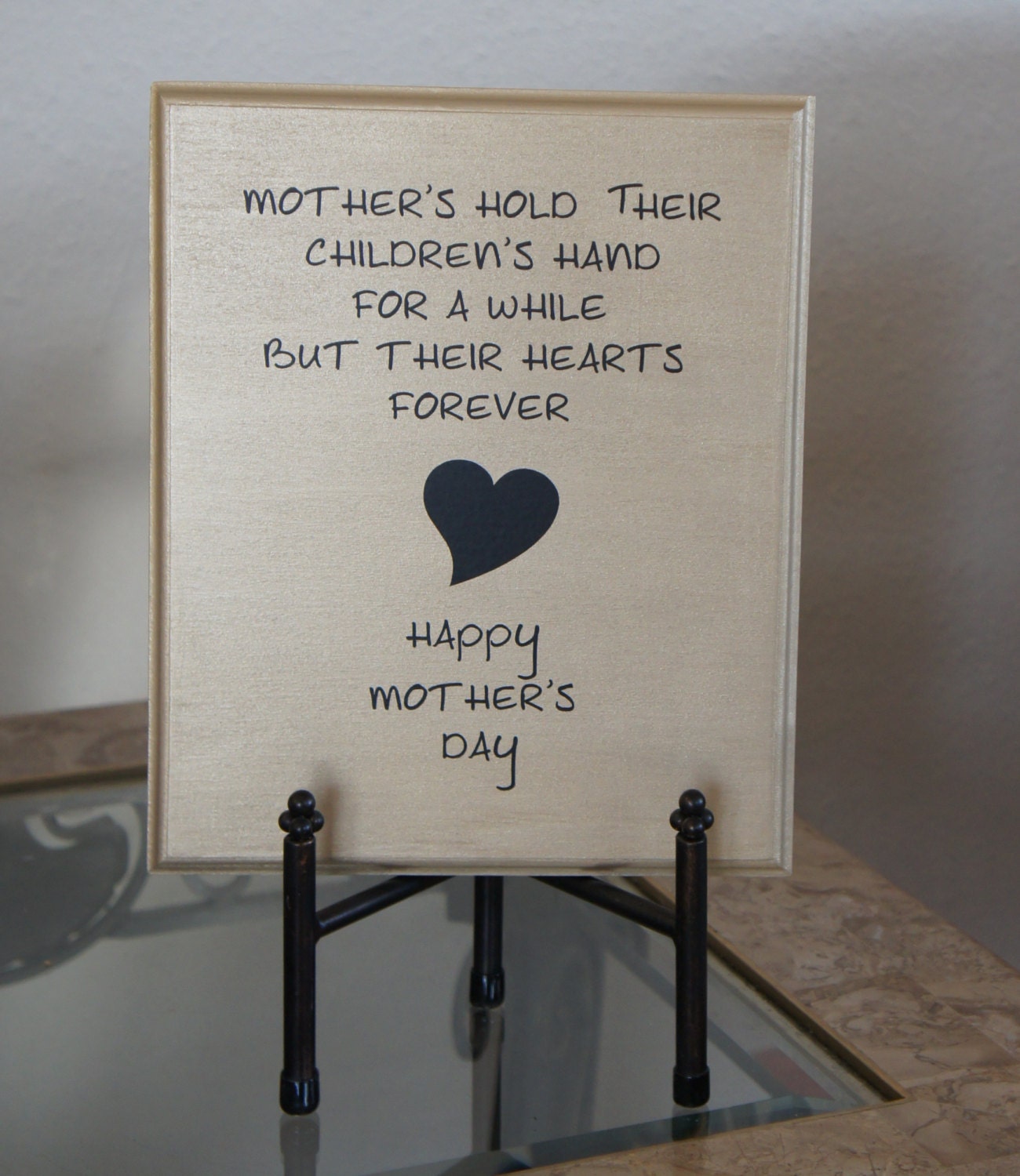 happy-mother-s-day-sign-plaque-mother-s-hold-their