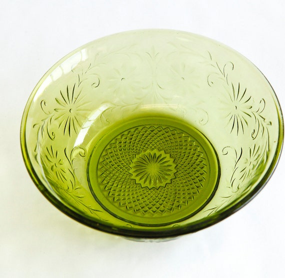 Green Glass Vintage Flower Bowl Daisy Flower Design by OllyOxes