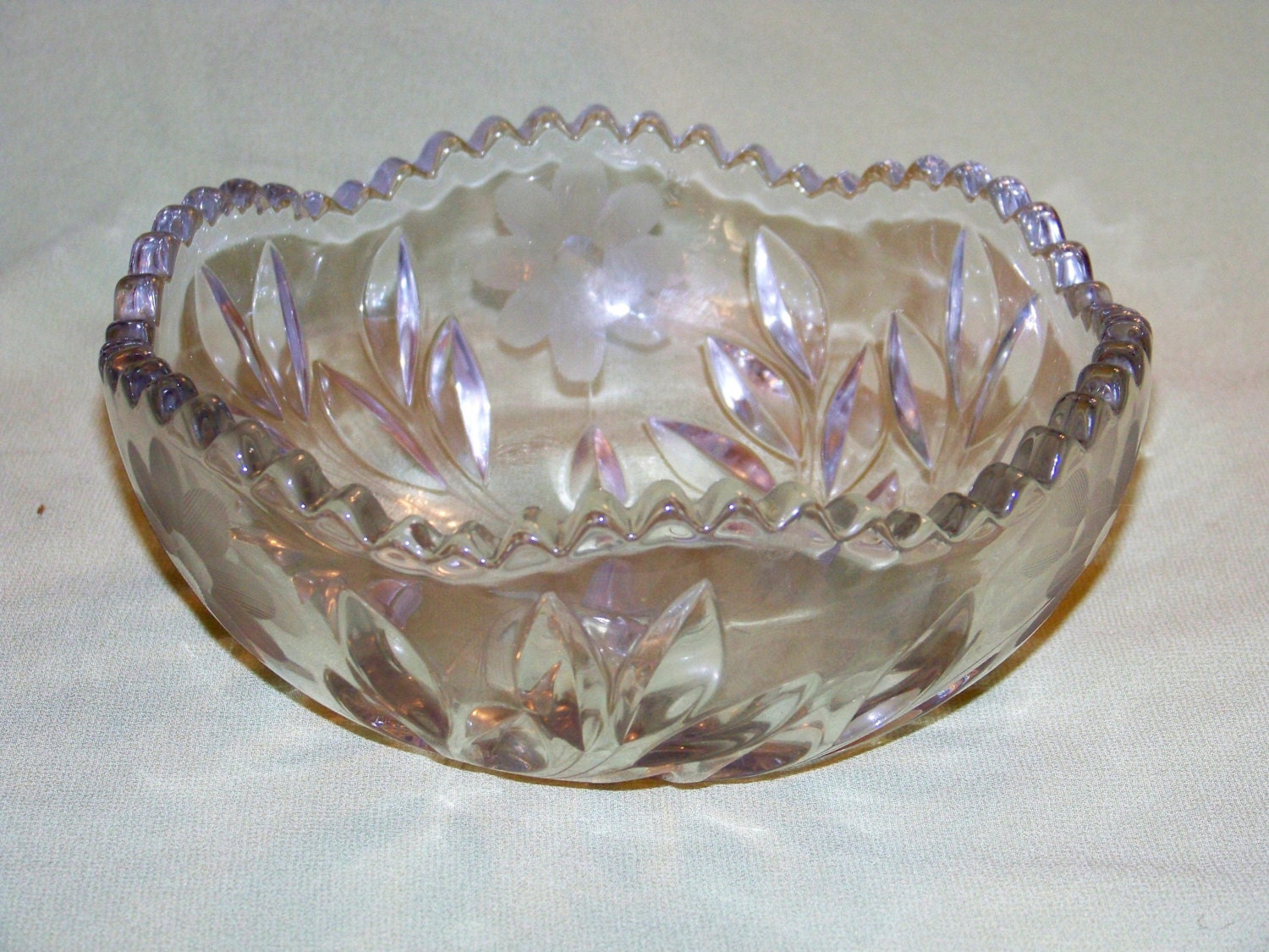 Vintage Crystal/Pressed Glass Fruit Bowl