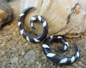 FREE US Shipping 2G- 6 mm Pair of Black and white  Tribal Spirals Gauged ,Organic gauges, Body Piercing Jewelry L320