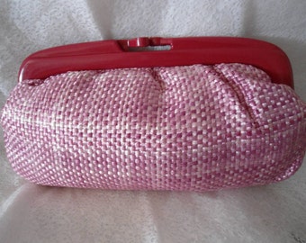 Vintage 1960s Clutch / Pink and White Rafia Purse / Hot Pink Clasp / Woven Handbag