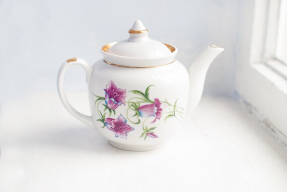 Vintage Porcelain Teapot Vintage Porcelain Teapot - Flowers Ornament - Home Decor - Kitchen Decor - Vintage Porcelain - Shabby Chic - Vintage finds