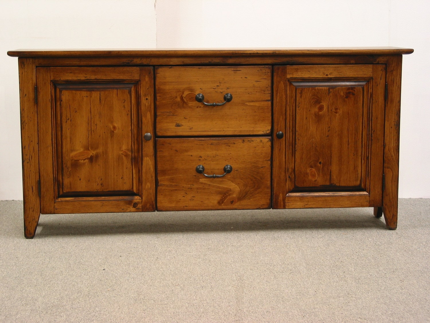 TV Stand / Credenza / Sideboard / Server / Country TV Console