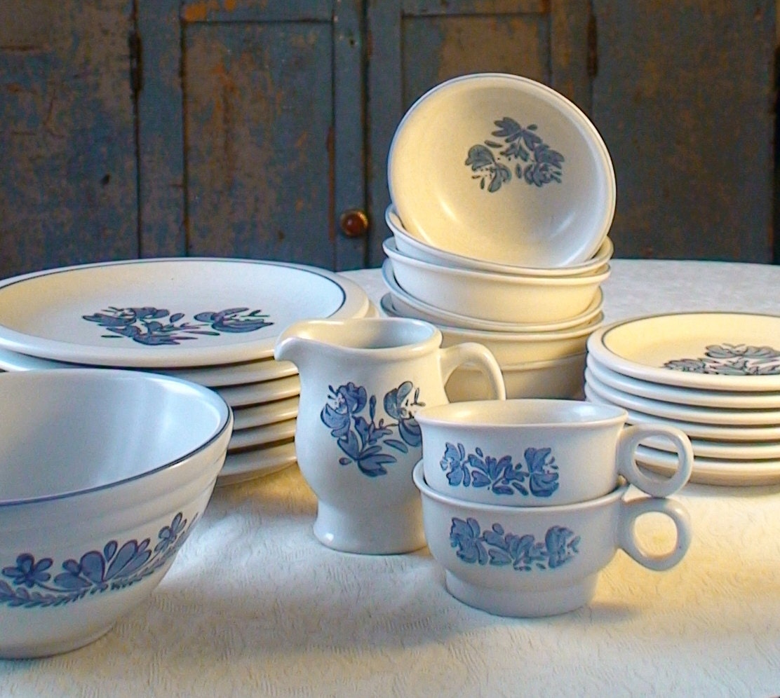 Pfaltzgraff Yorktowne Dinnerware Set Vintage by BlackberryMarket