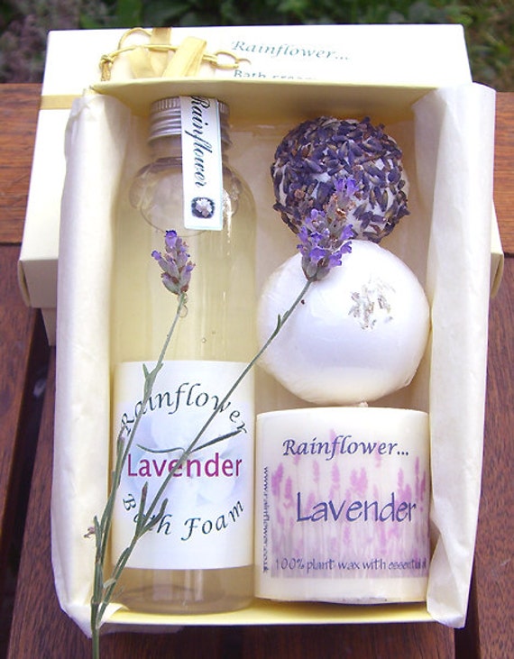 Bath indulgence gift box. Bath Soak Soy candle by RainflowerKent